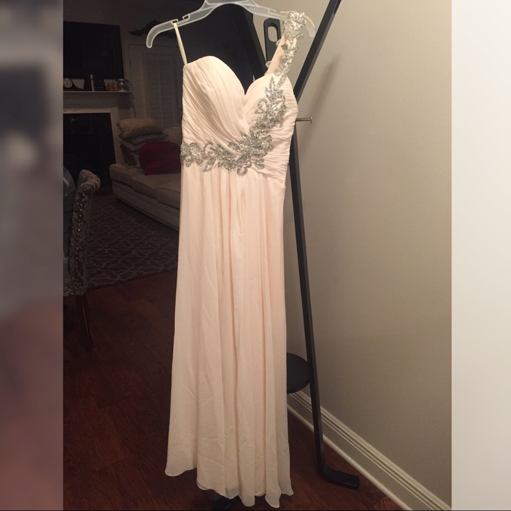 Beige/Cream Formal Dress